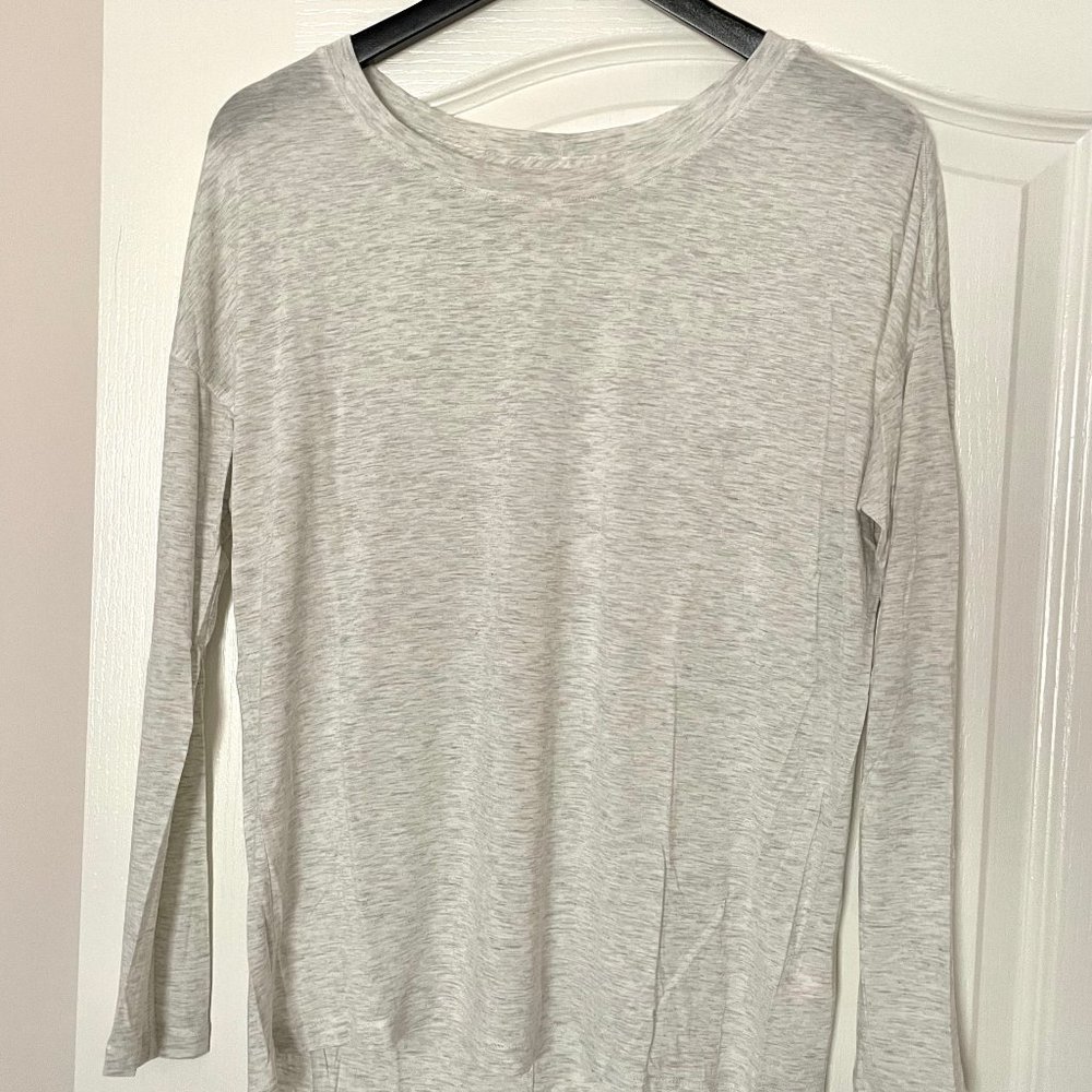 NWOT Victoria's Secret Long Sleeve Lounge Tee in Light Grey Size S
